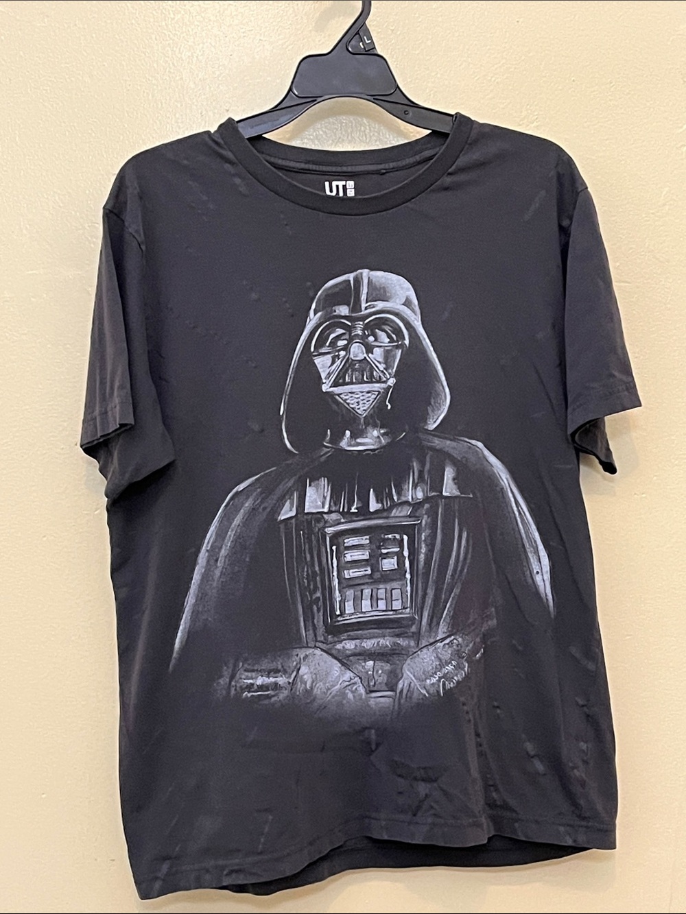 Men's Black Graphic Tee with Iconic Darth Vader Artwork -